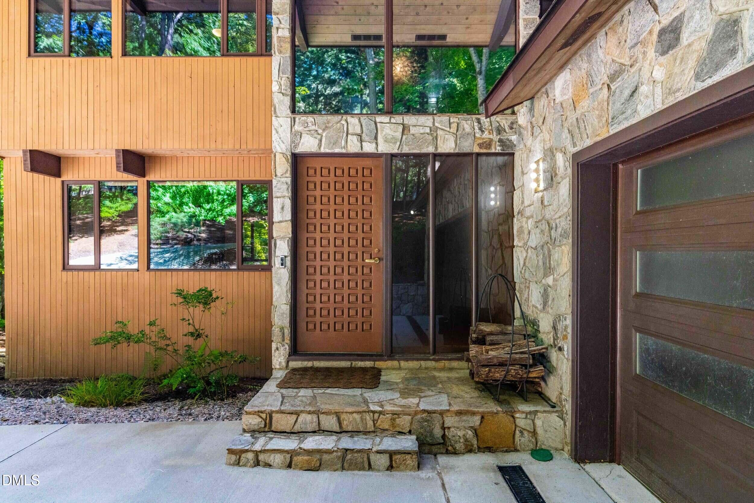 10429 Leslie Drive