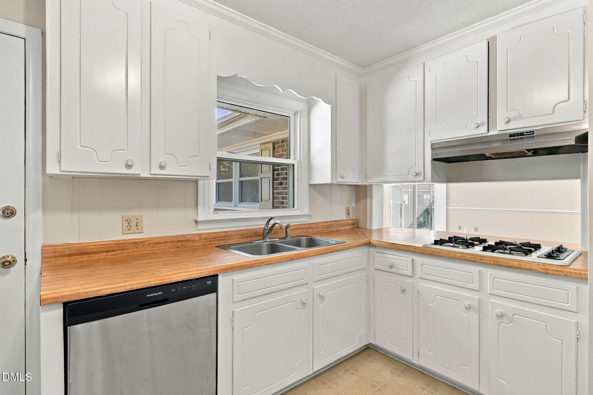 100 E C Street