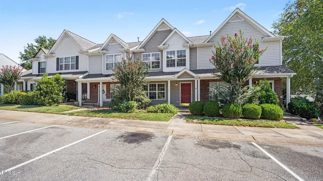 1133 Oak Blossom Wa Way, photo 2 of 33