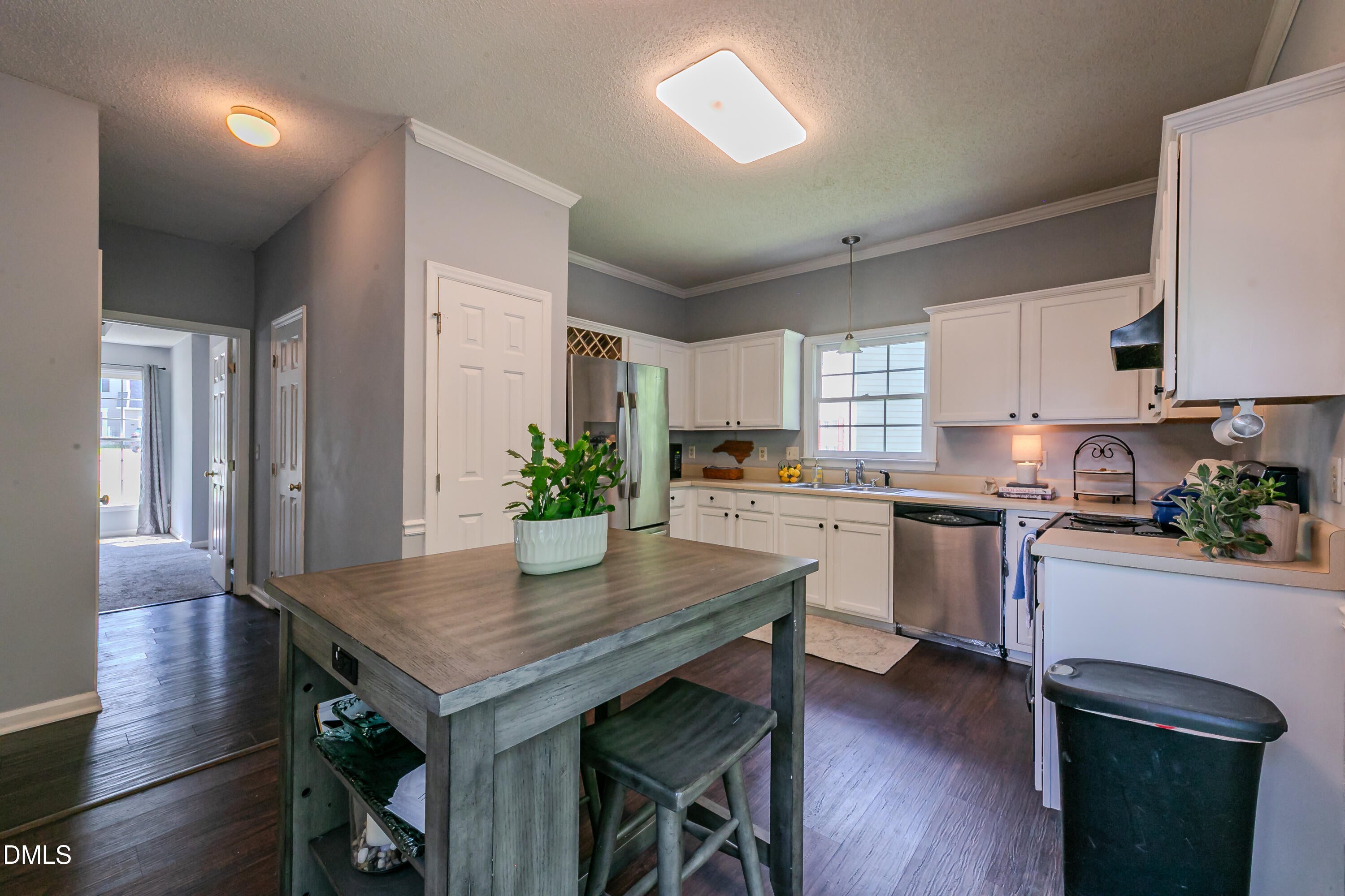 816 White Daisies Court