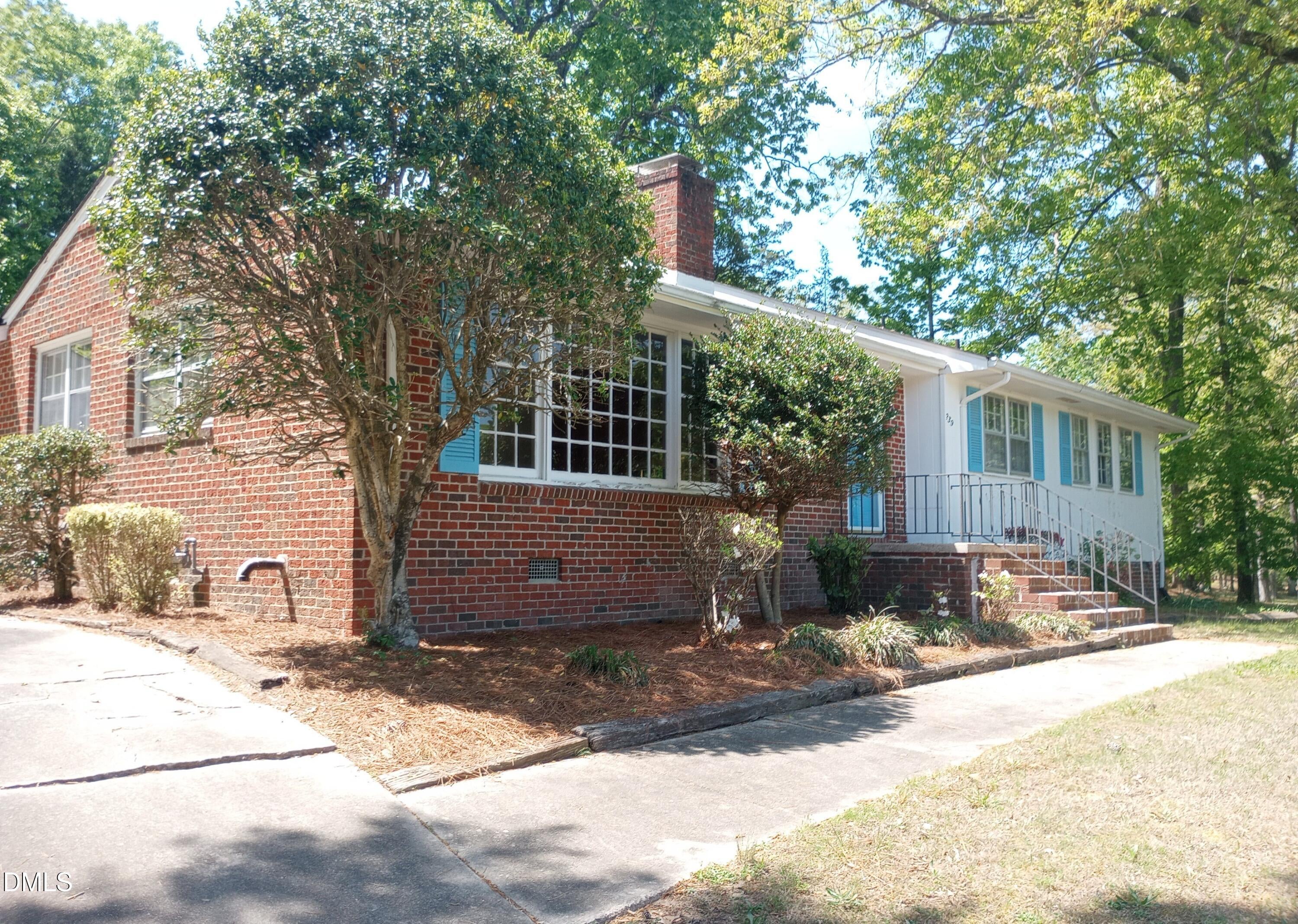 239 N Hamilton Road N