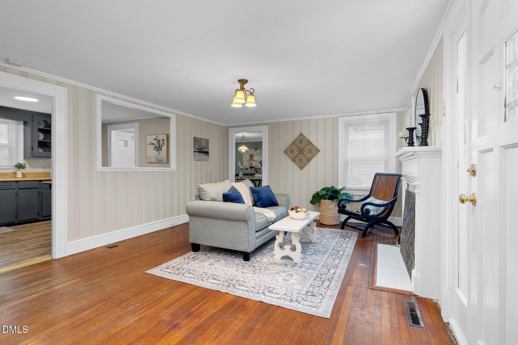 1009 Walnut Street W