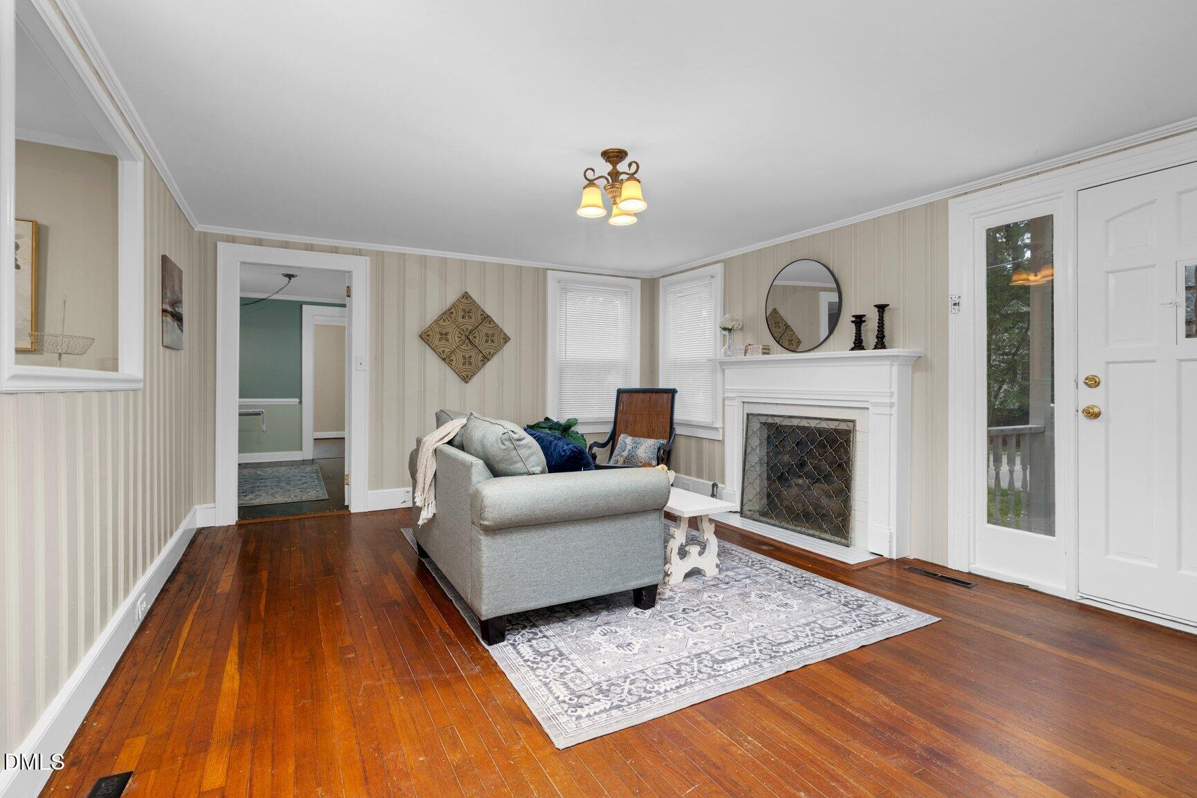 1009 Walnut Street W