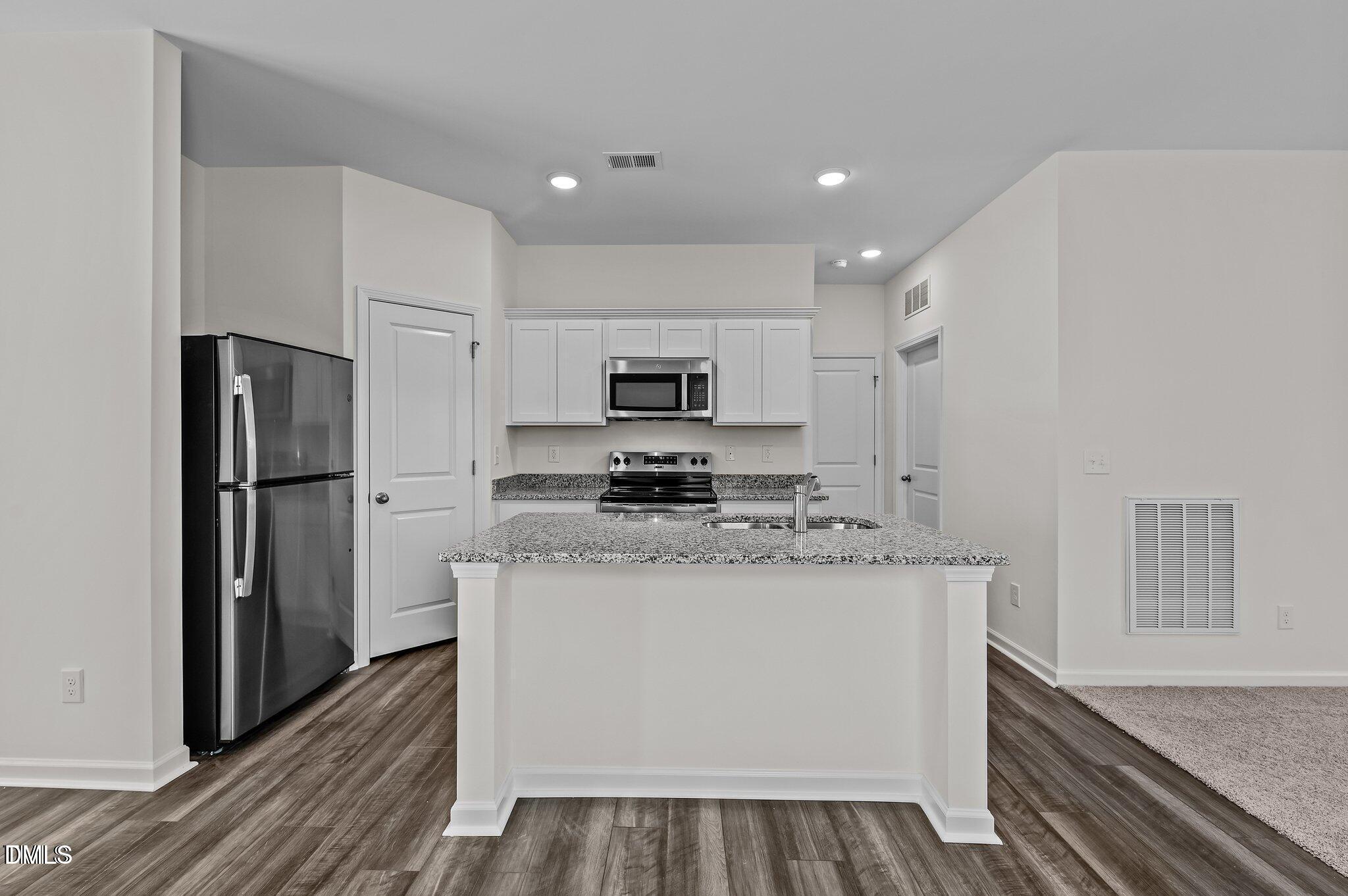 1531 Pond Overlook