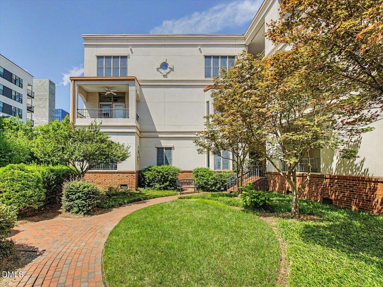 274 E Davie Street 274