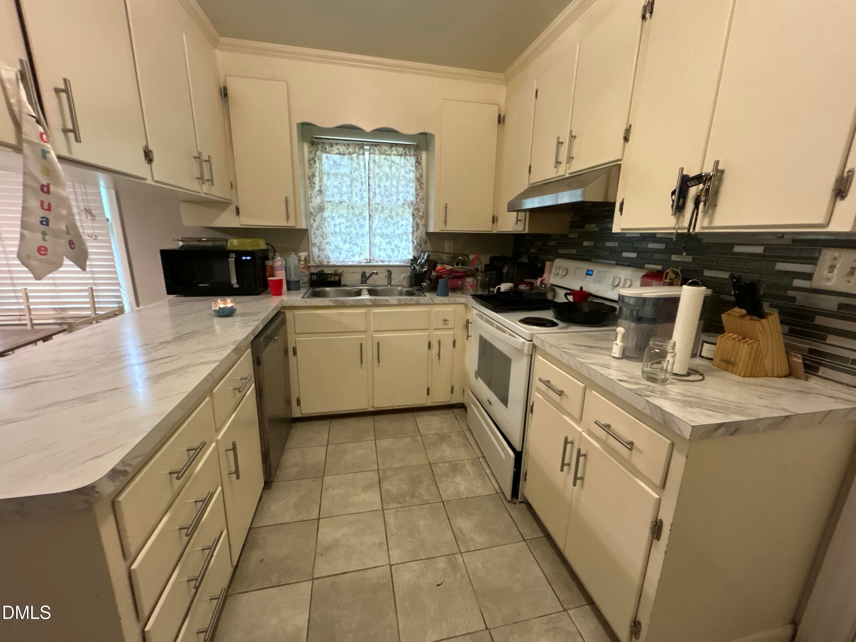 3401 Victor Place
