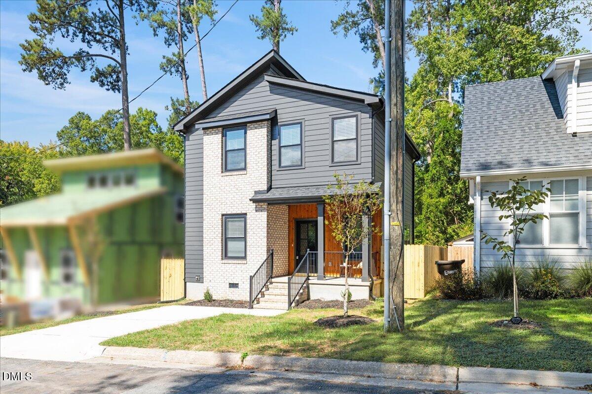218 W Maynard Avenue