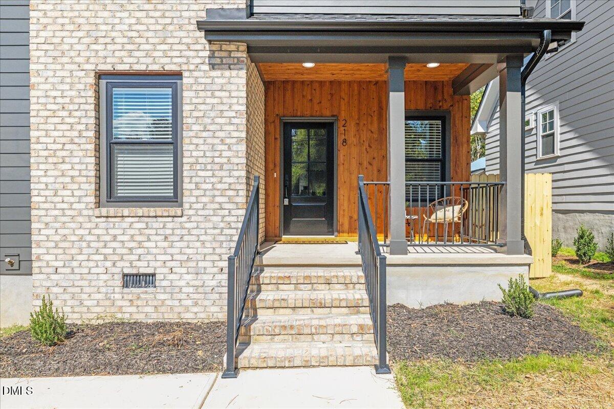 218 W Maynard Avenue