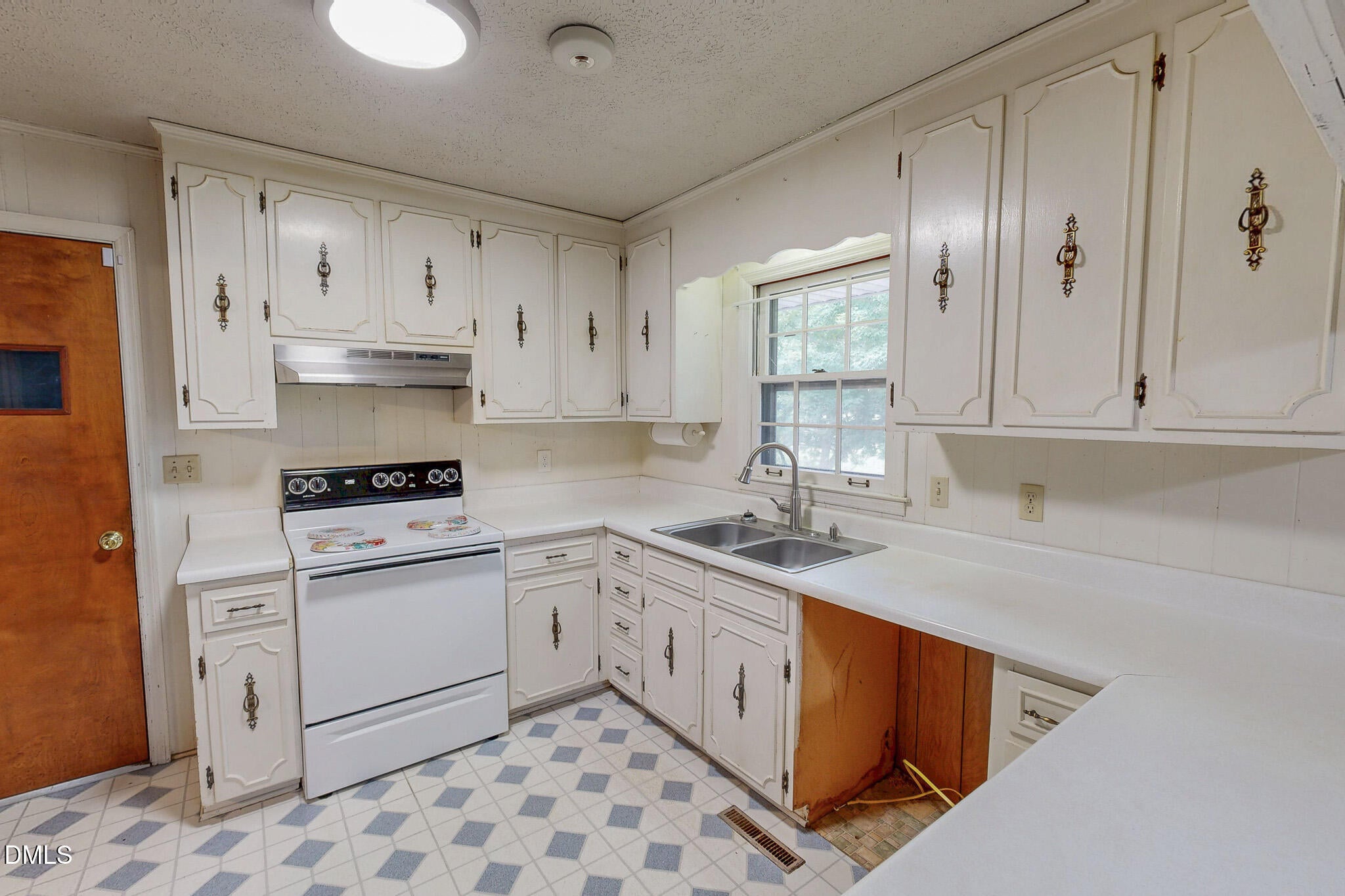 2072 Edwin Robertson Road