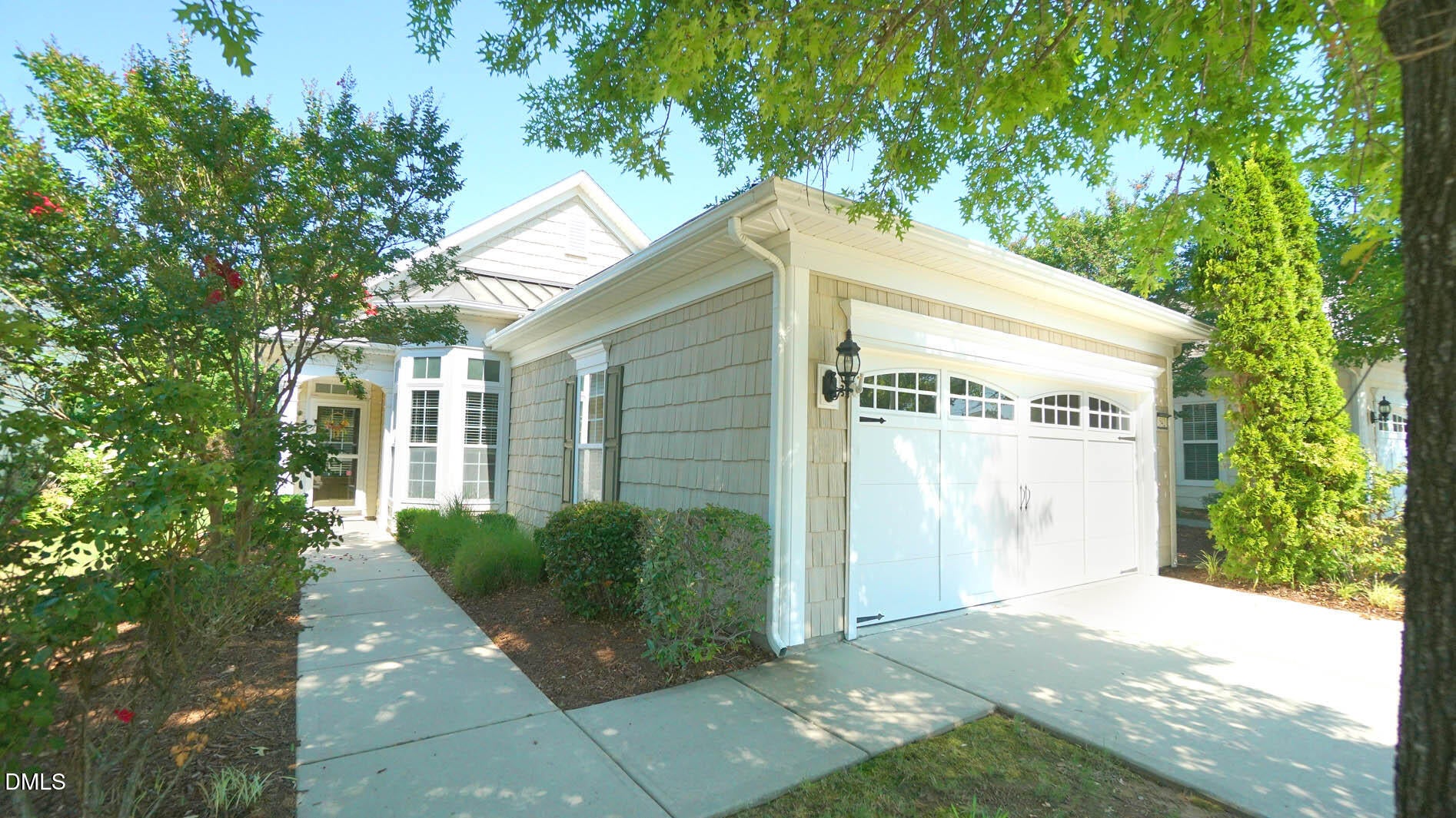 542 Tomkins Loop