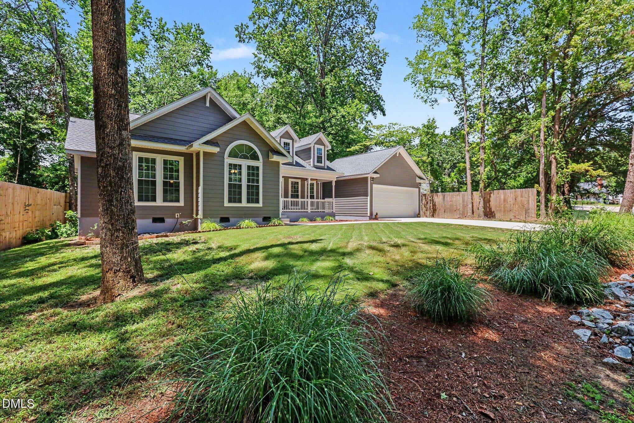 820 E Cardinal Drive
