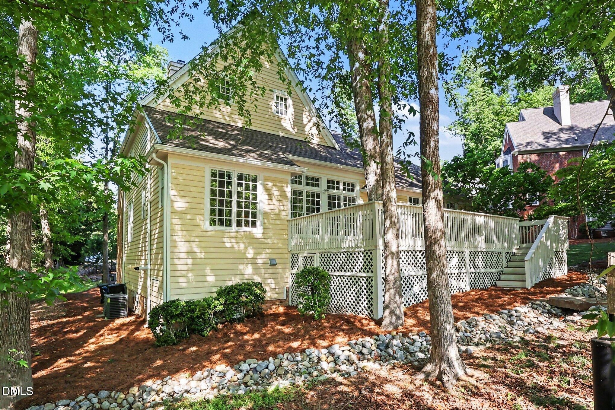 1224 E Pointe Drive