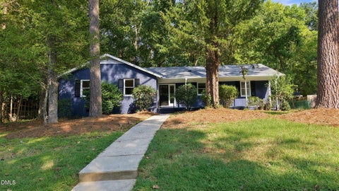 Photo of 404 Longleaf Drive, Chapel Hill, NC 27517 (MLS # 10194708)