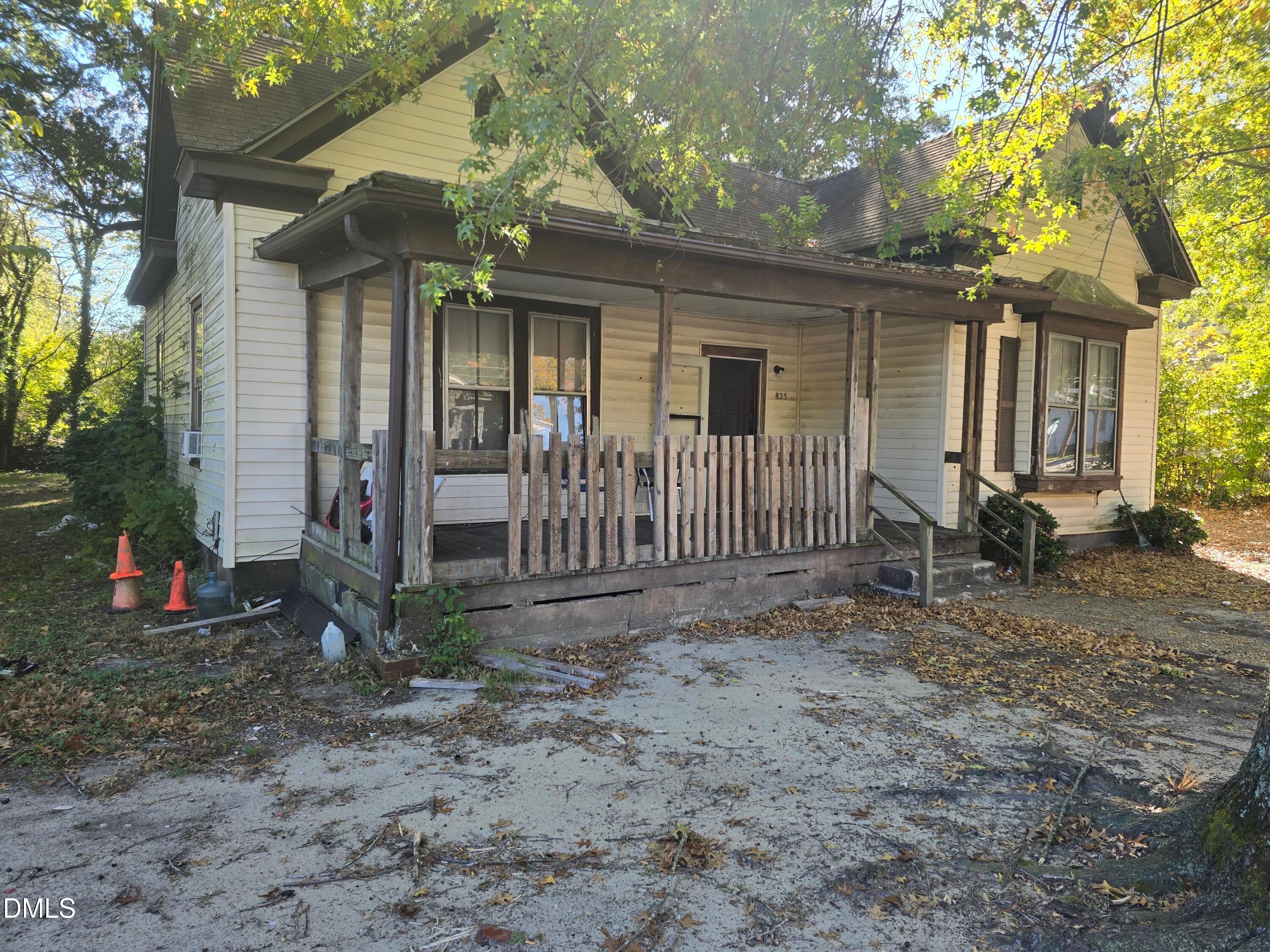 825 Nicholas Street