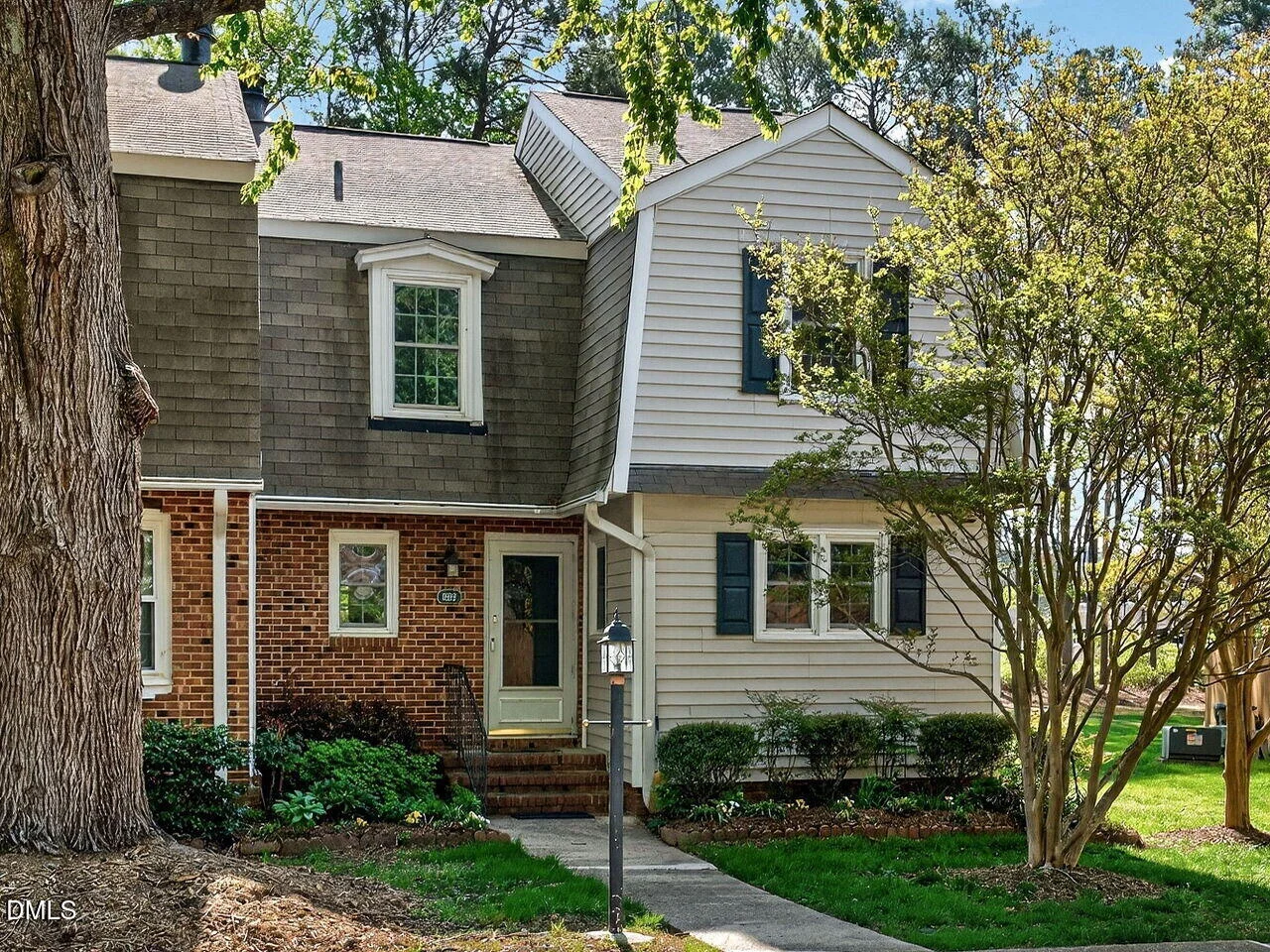 833 Kensington Drive