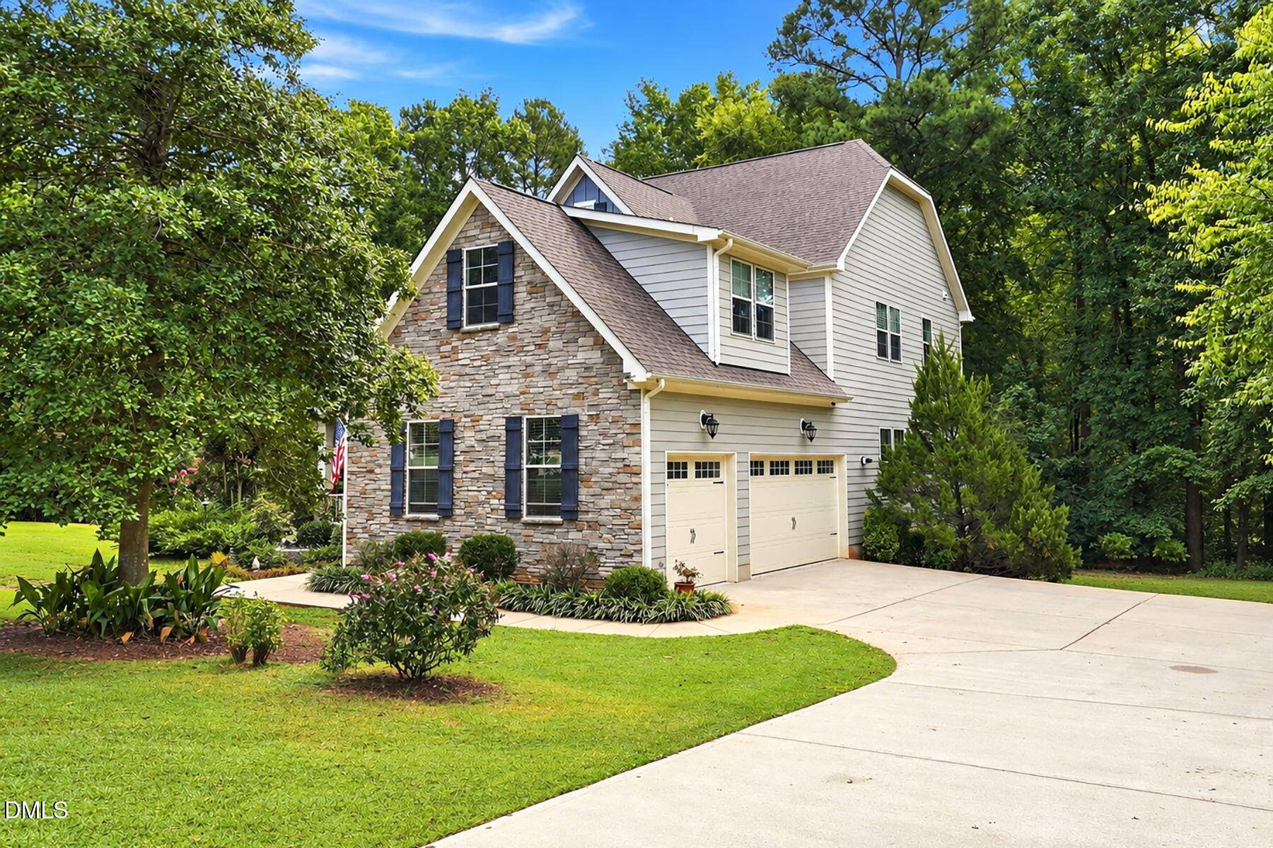 8013 Lakeshore Drive