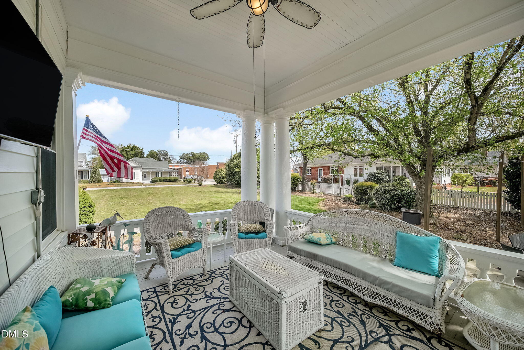309 W Divine Street
