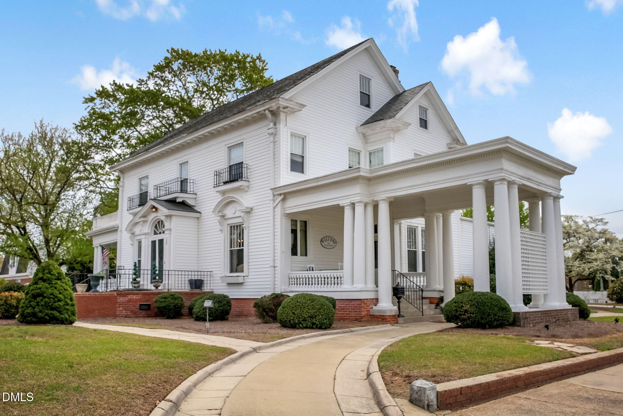 309 W Divine Street