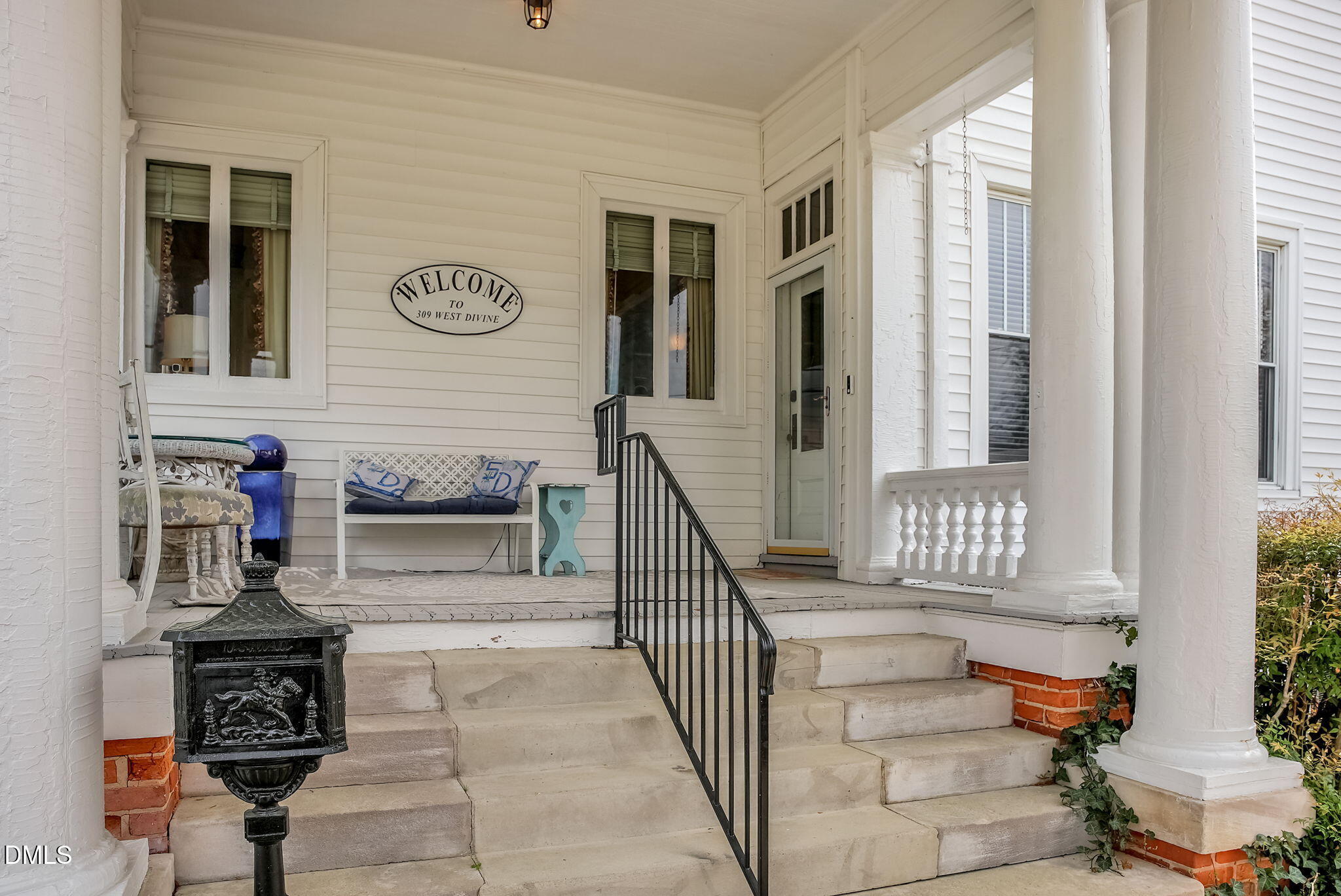 309 W Divine Street