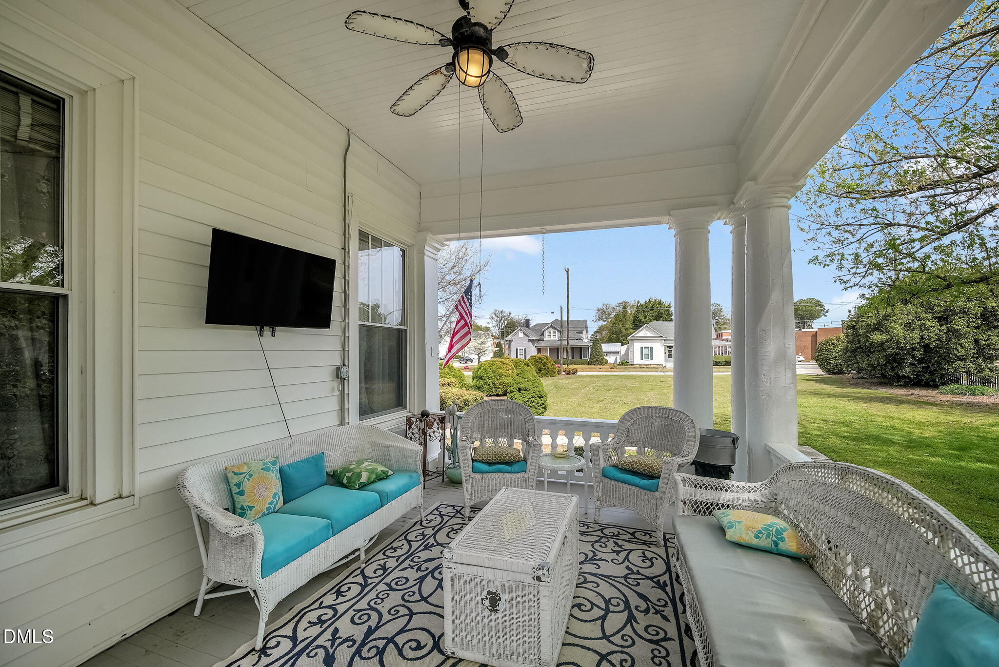 309 W Divine Street
