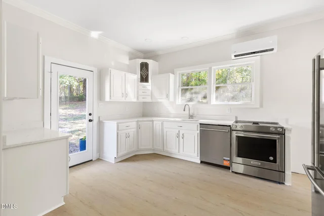 530 W King Street, photo 2 of 31