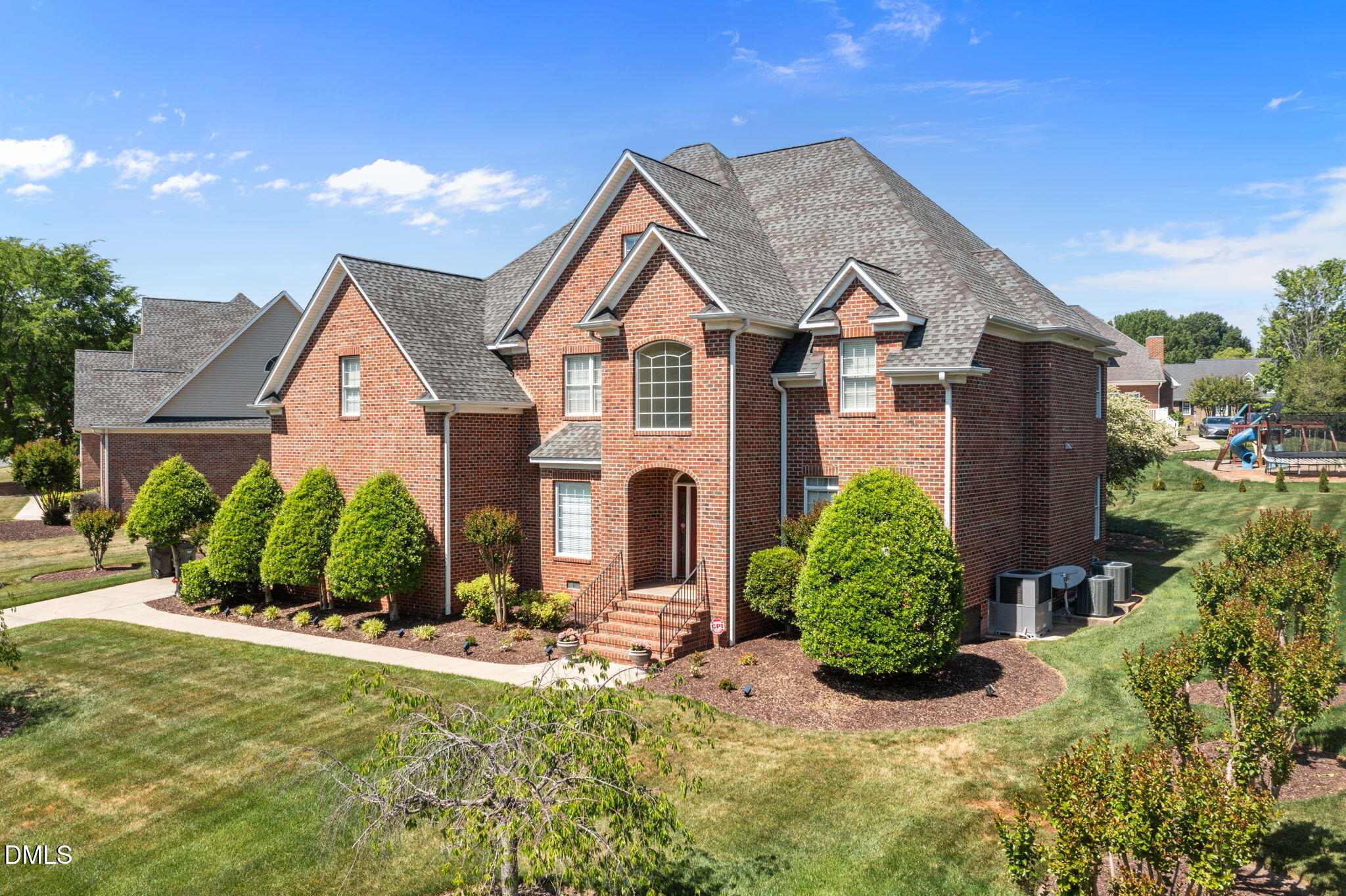 736 Meadowood Drive