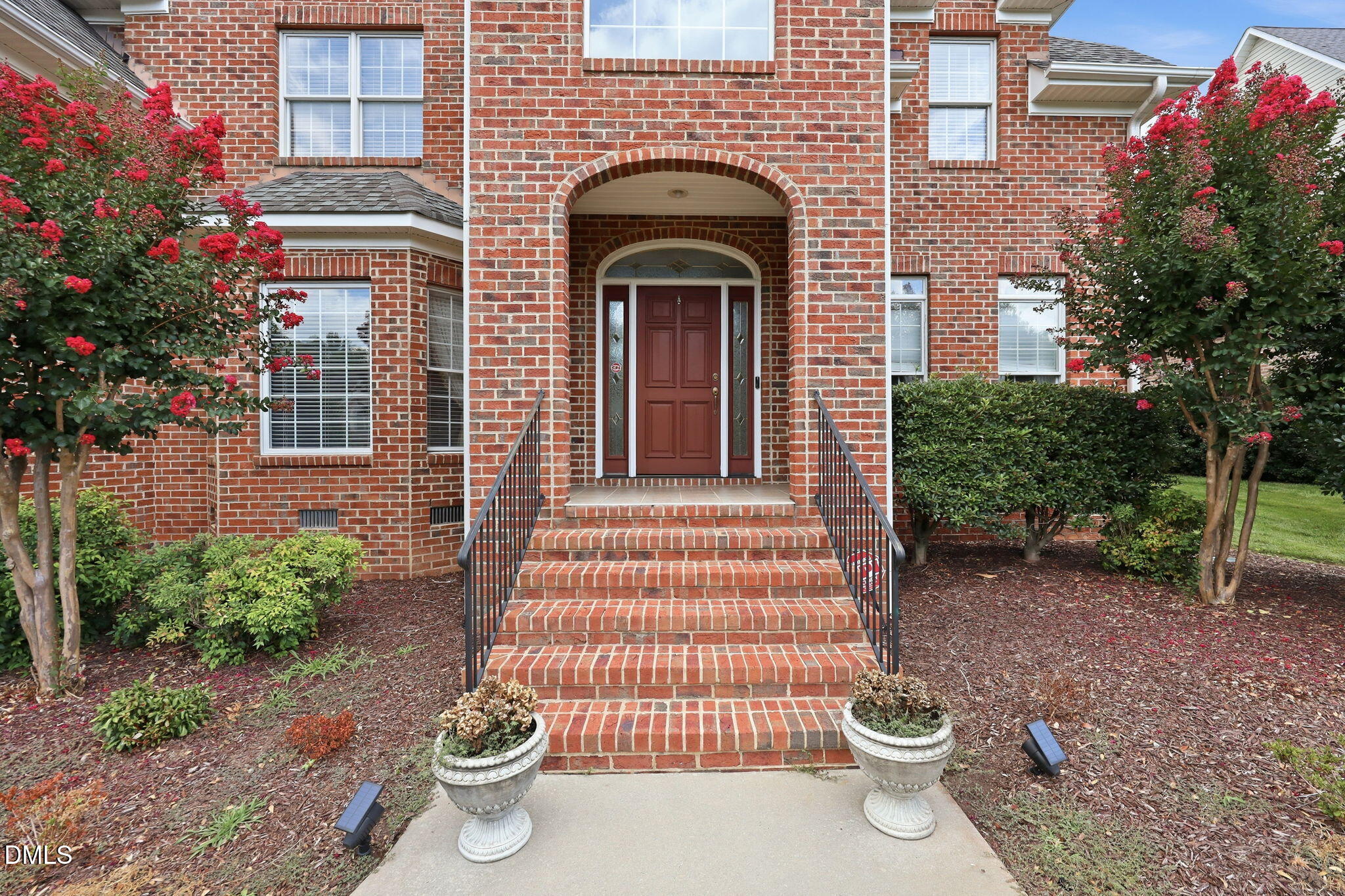 736 Meadowood Drive