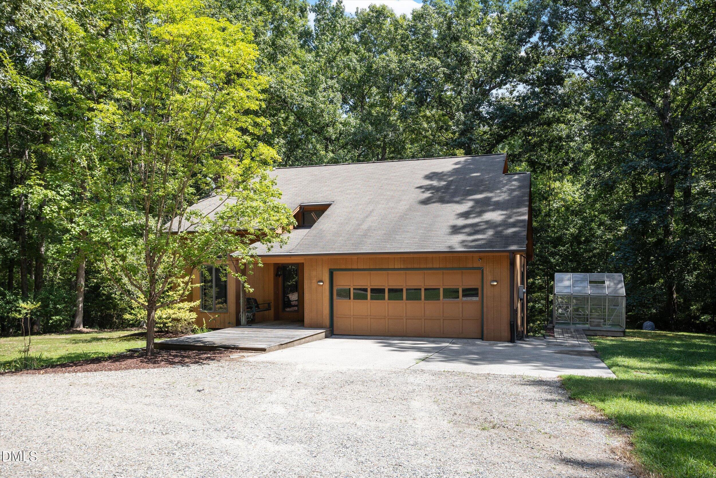 1040 Rolling Knoll Road