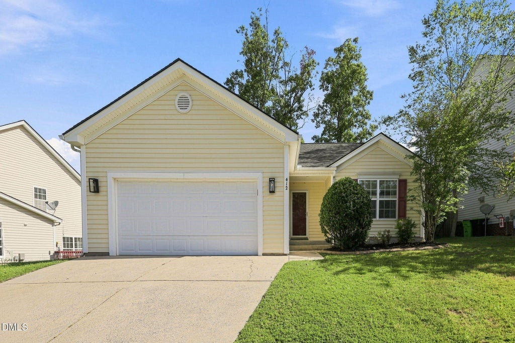 Photo of 412 Holly Thorn Trace, Holly Springs, NC 27540 (MLS # 10192387)