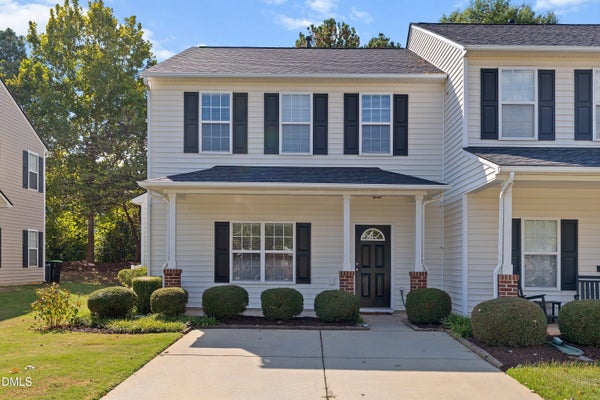 204 CLINE FALLS DR, HOLLY SPRINGS, NC 27540 - Image 68389996e59ae6f856b6e286d5e55415/3017247115