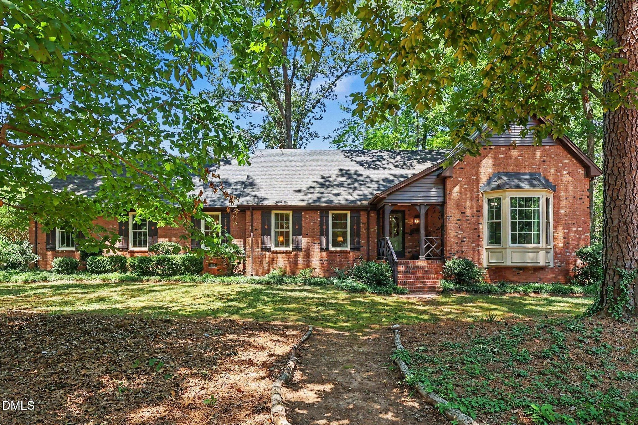 5221 Dutchman Drive