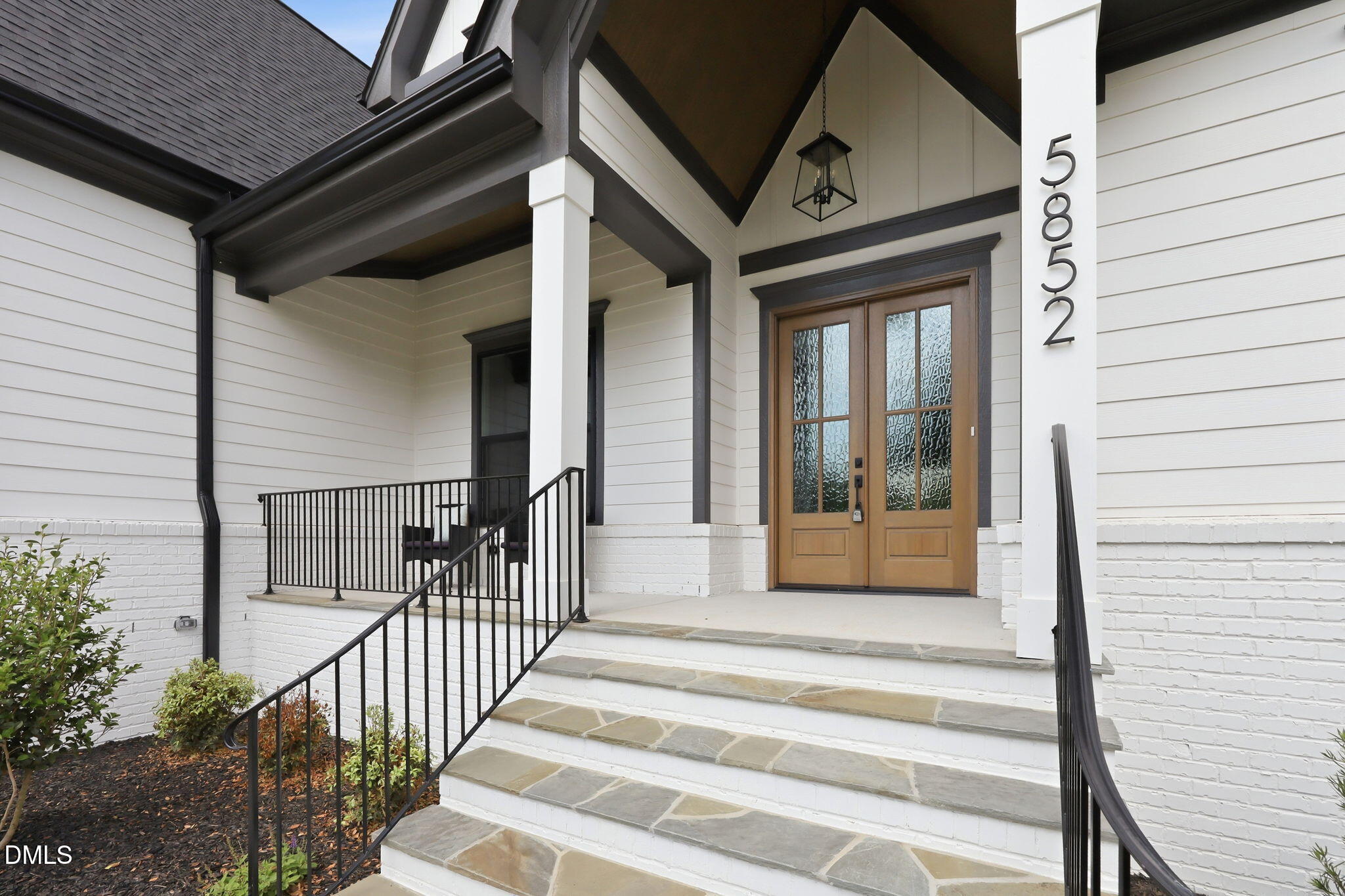 5852 Carriage Gate Drive