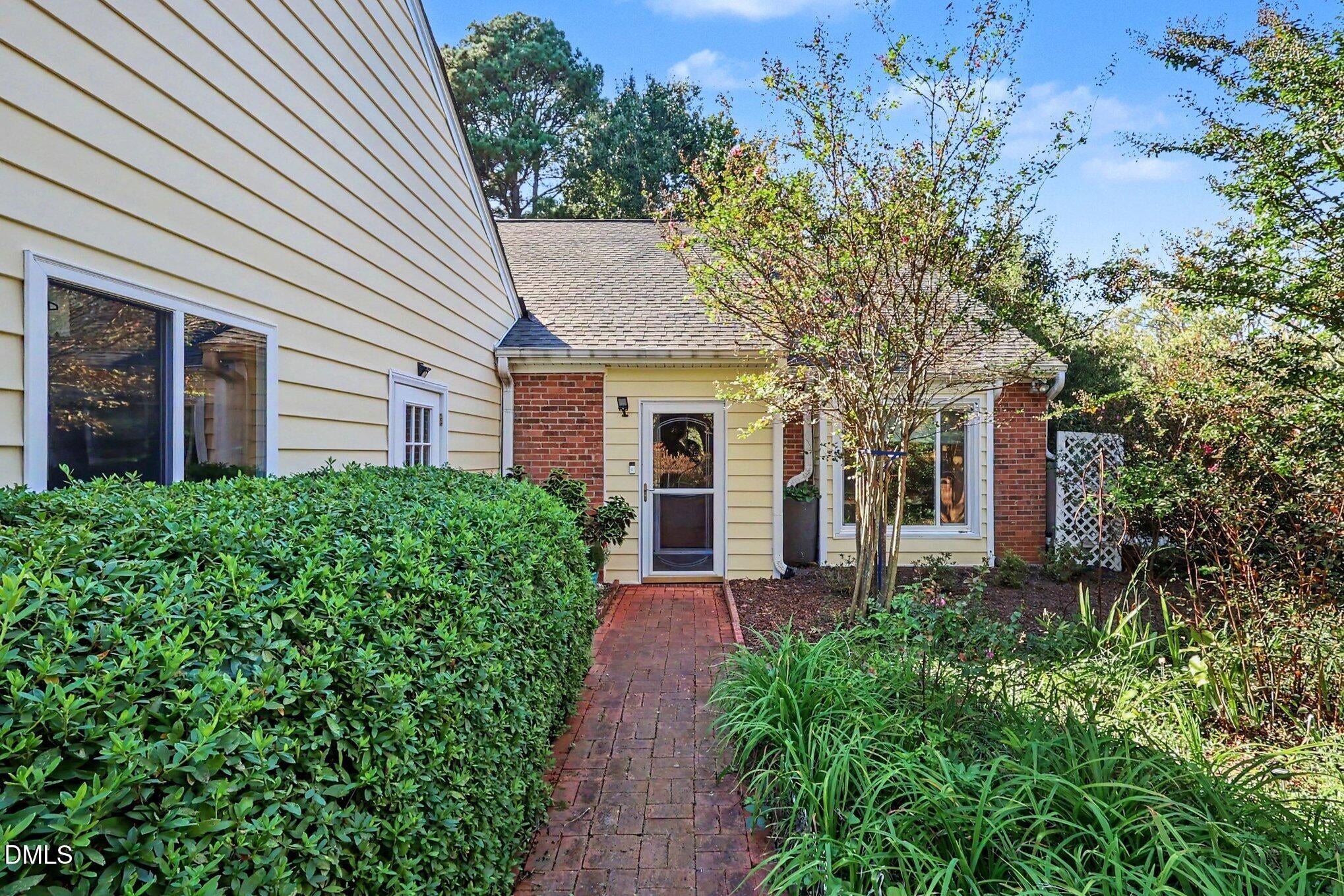 102 Forest Hills Court