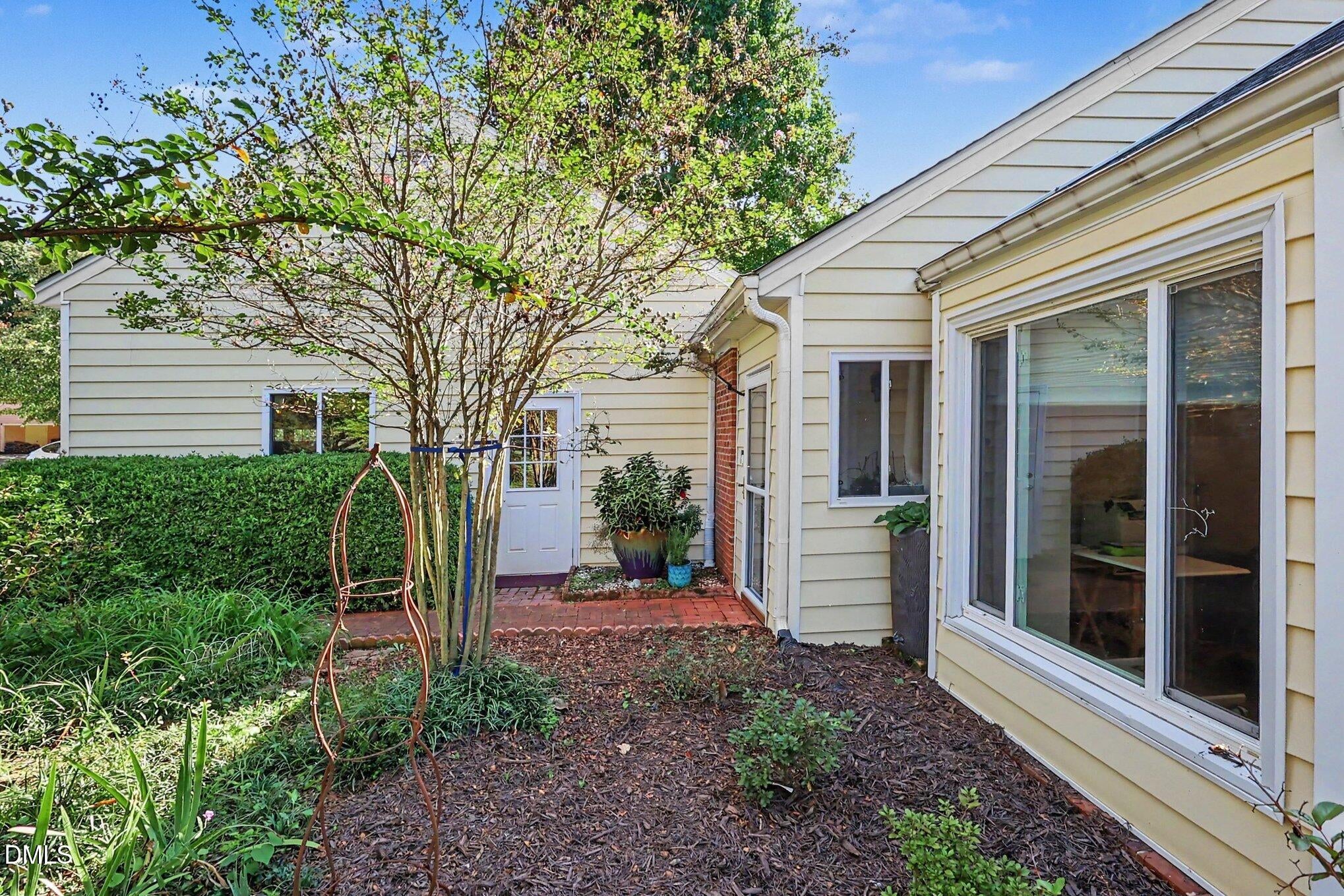 102 Forest Hills Court