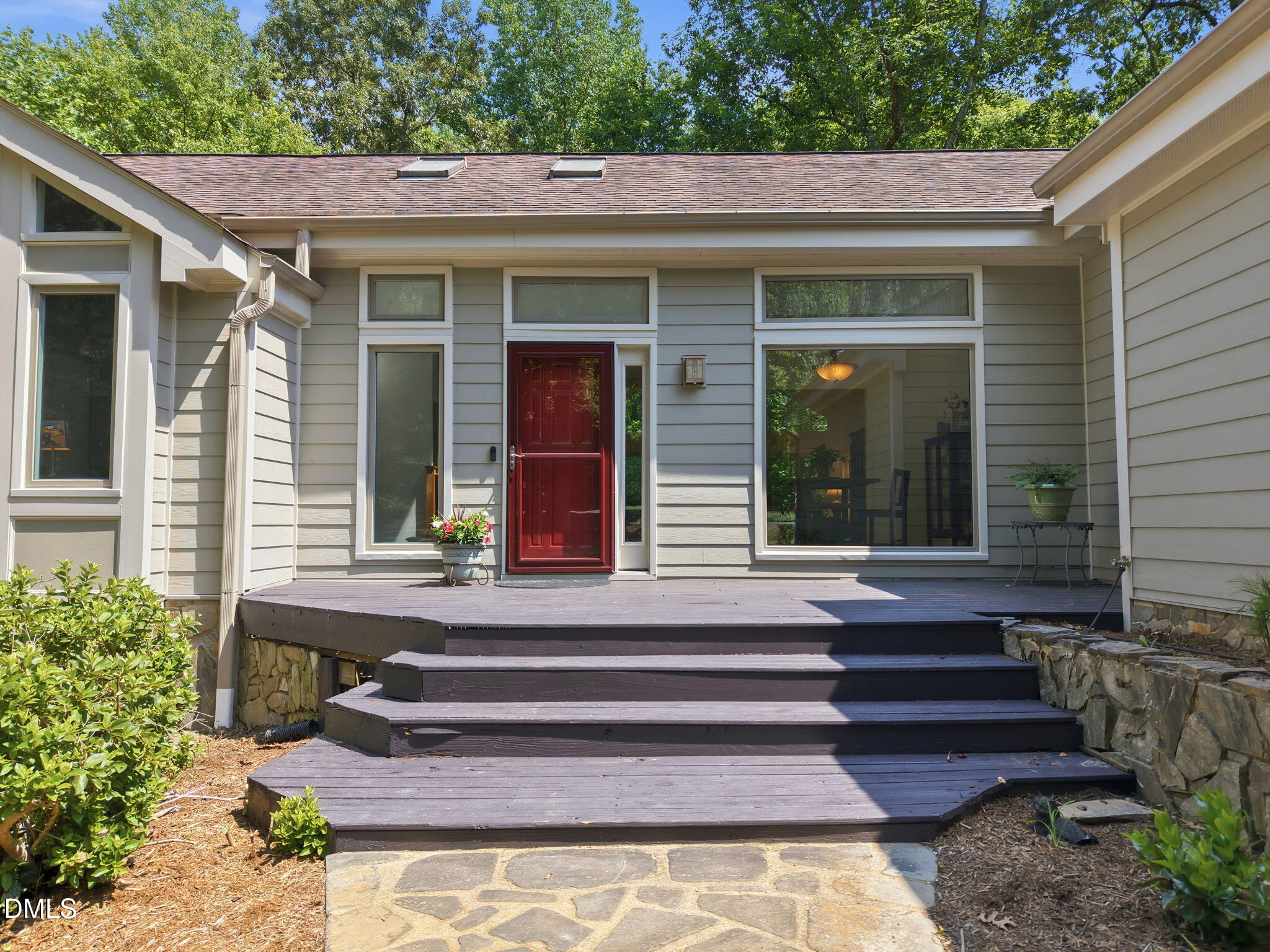 215 E Deer Run