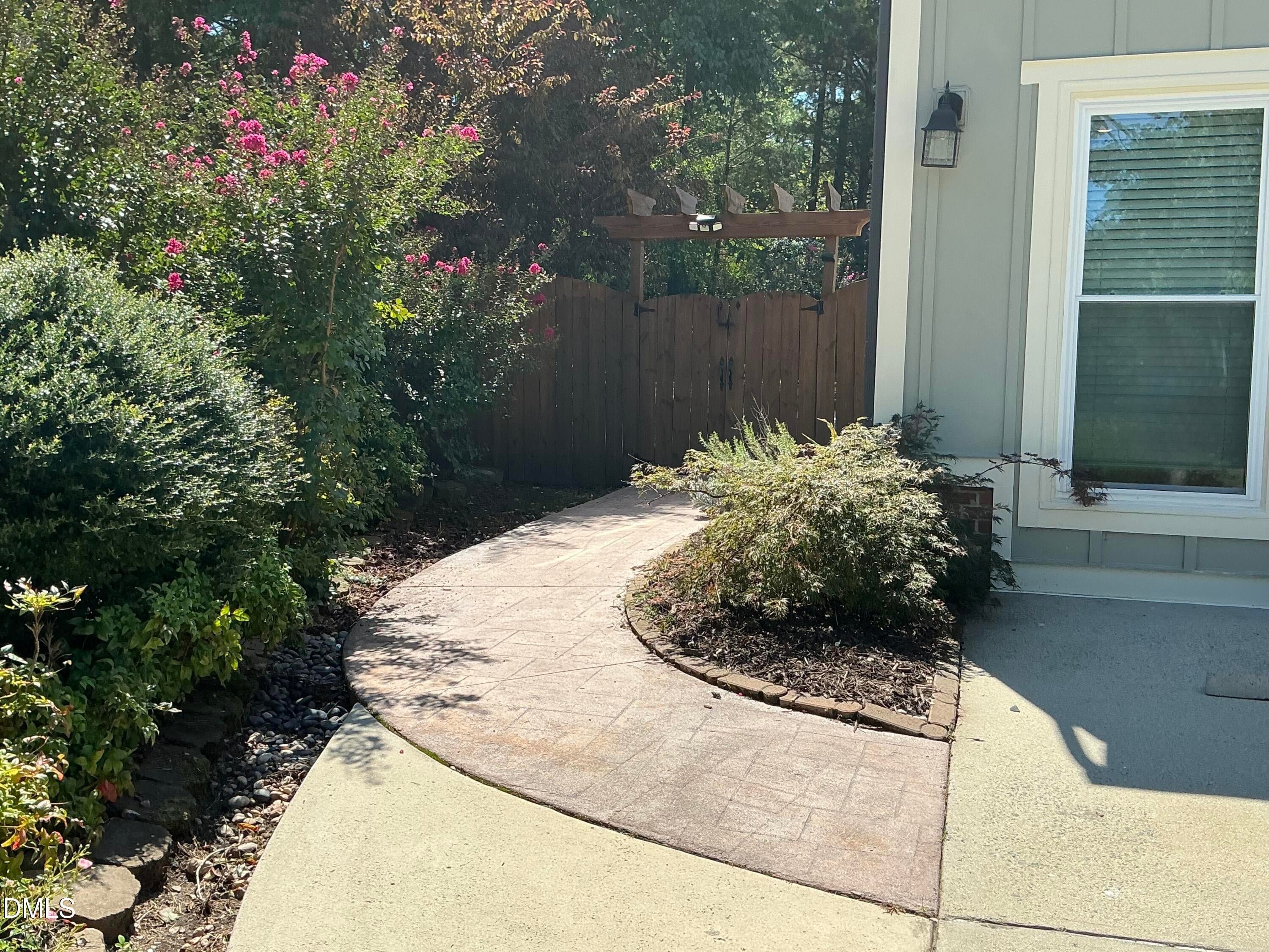 9 Wavecrest Court