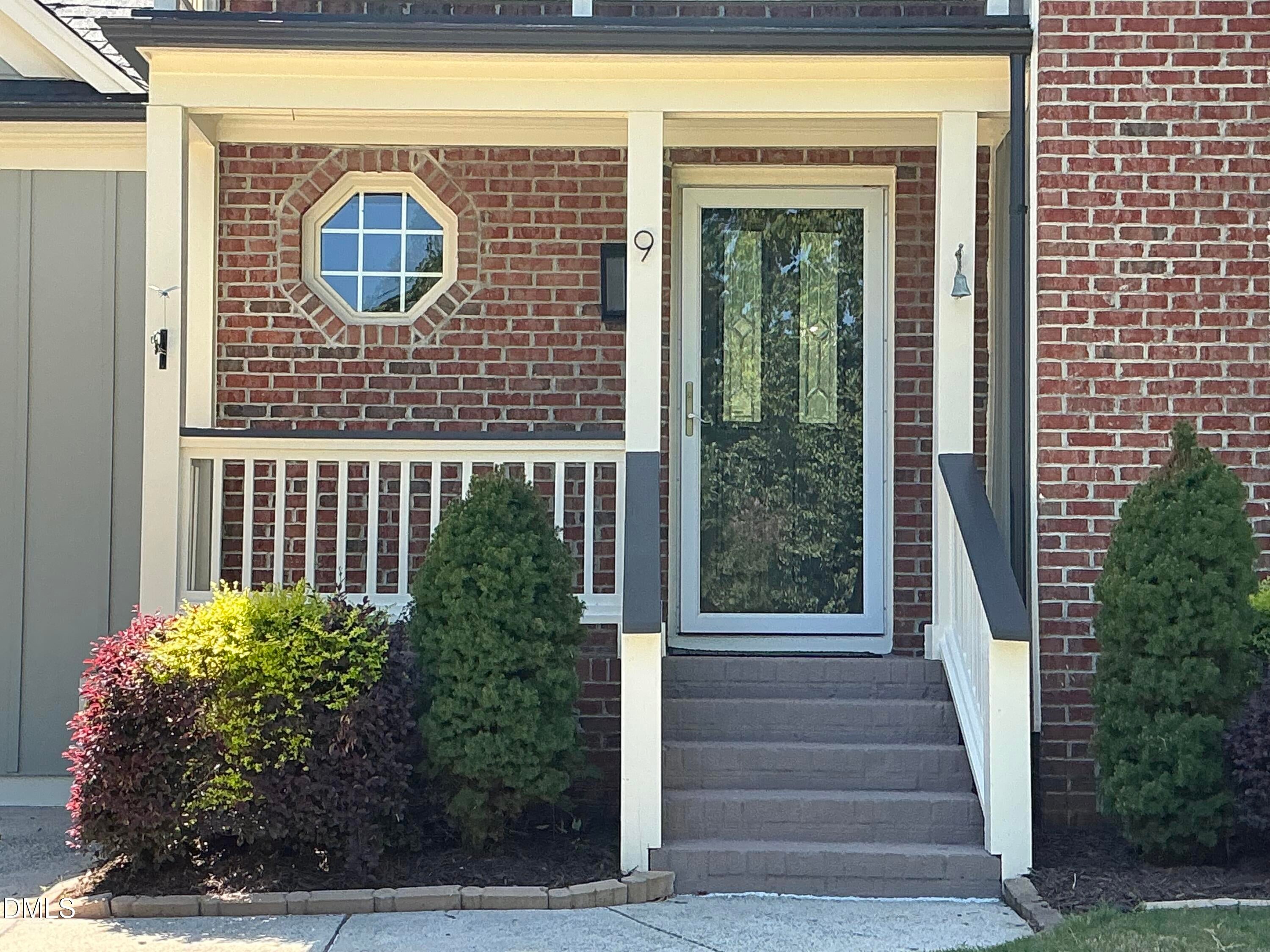 9 Wavecrest Court