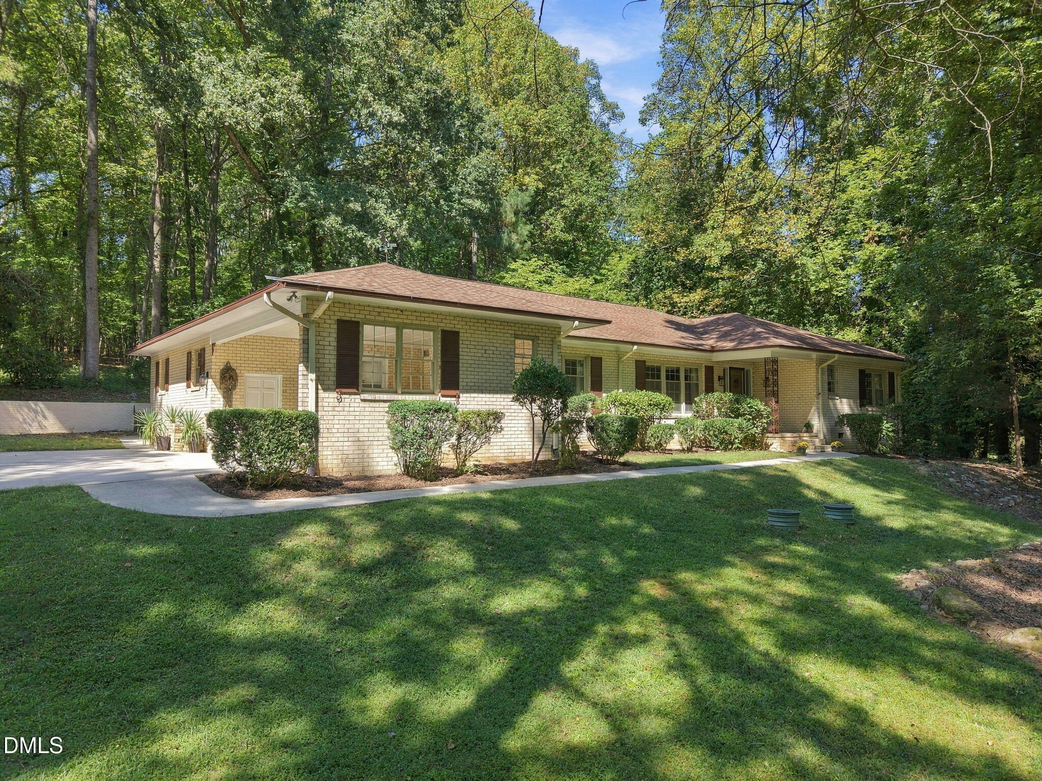 932 Lystra Lane
