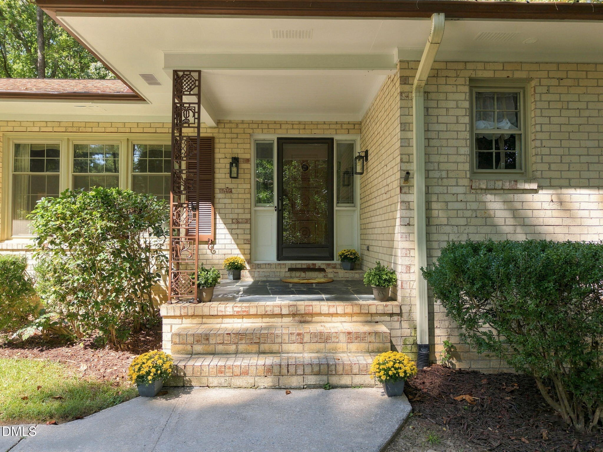932 Lystra Lane