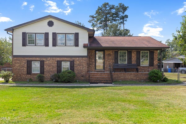 7300 AVALON DR, FAYETTEVILLE, NC 28303 - Image 7546e57cbca70e4309e4866bdbbfdb7c/2024335666