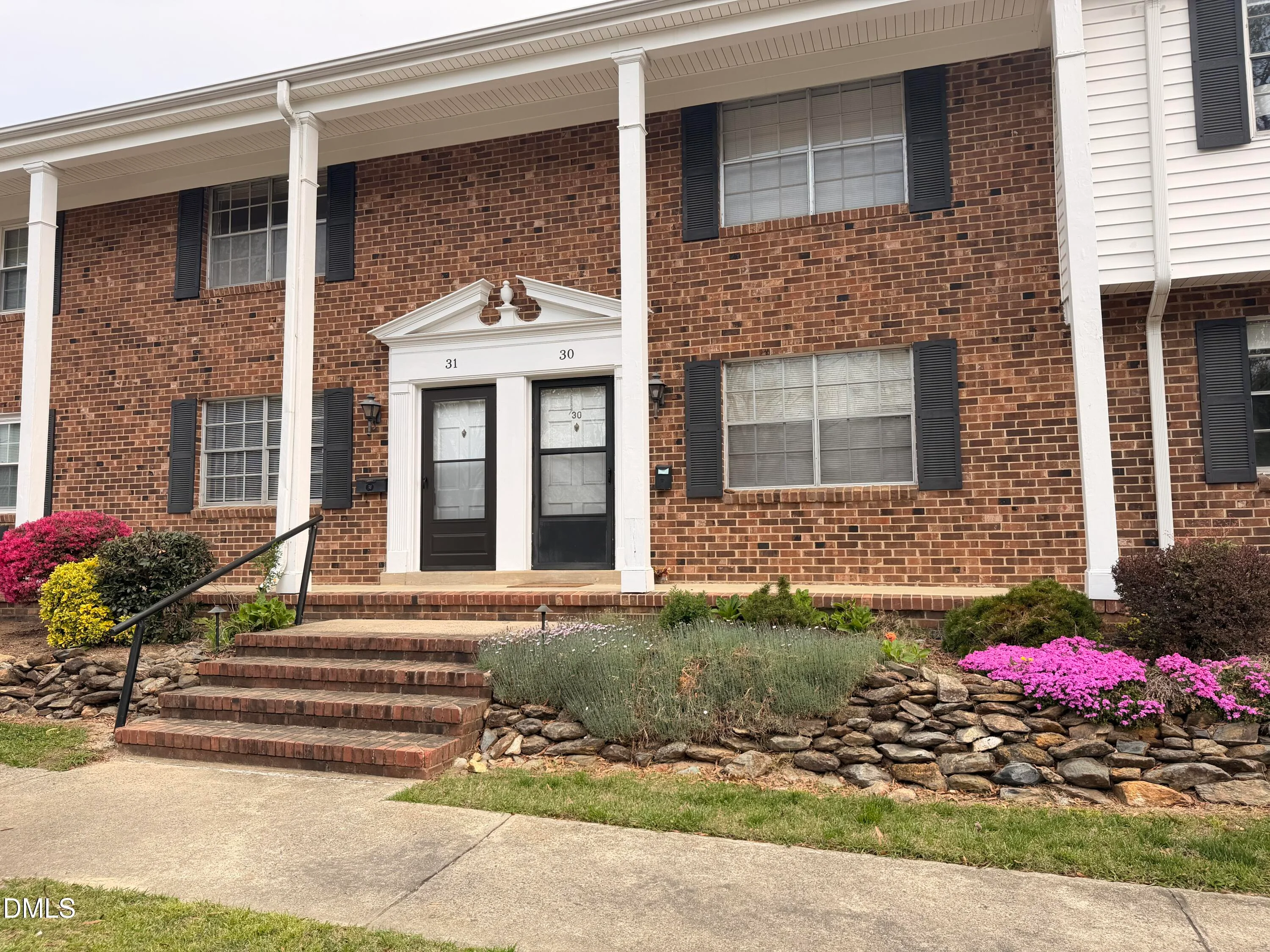 1002 Willow Drive Unit Apt 31