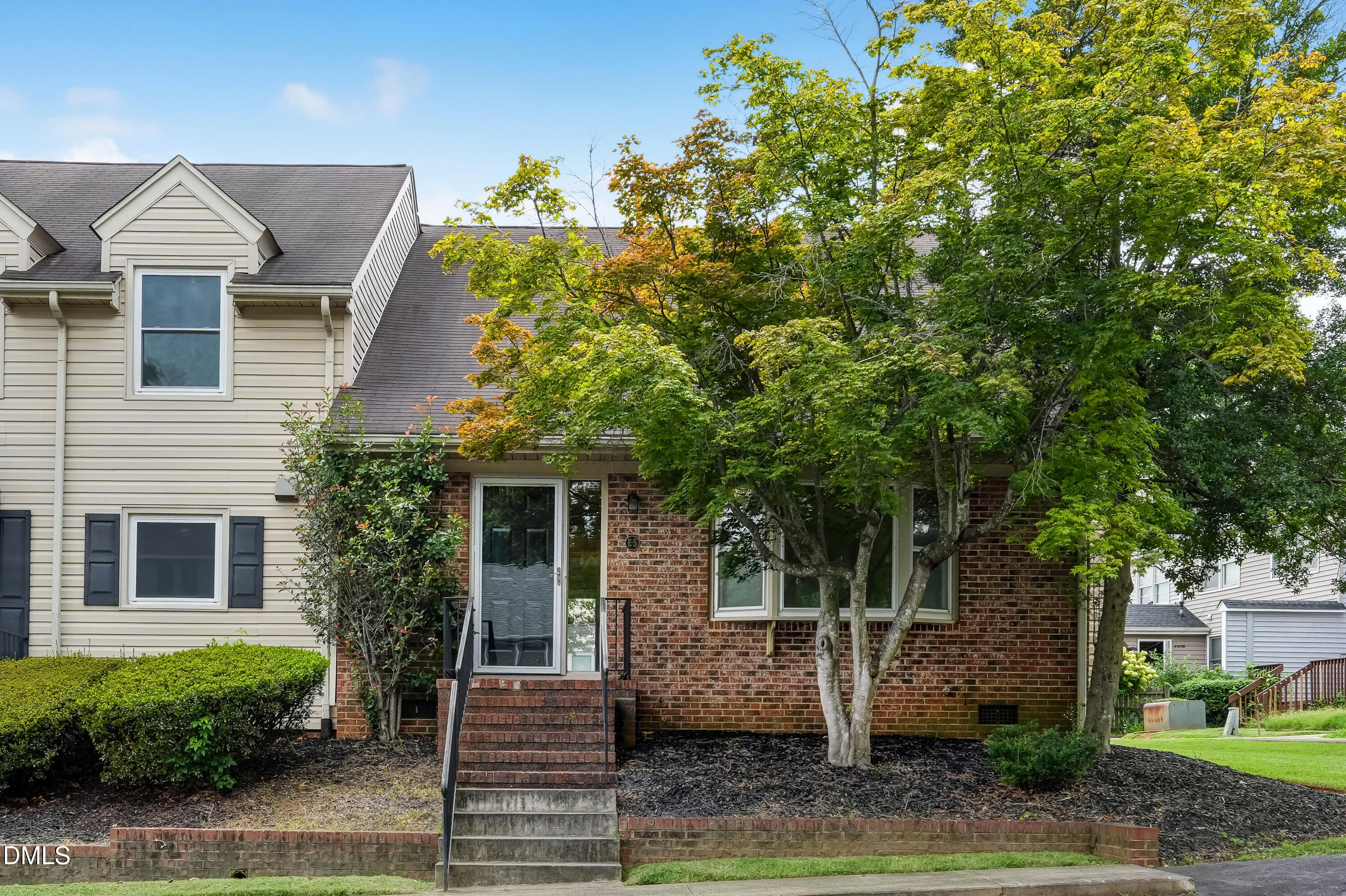 2202 Huntington Road Unit E5