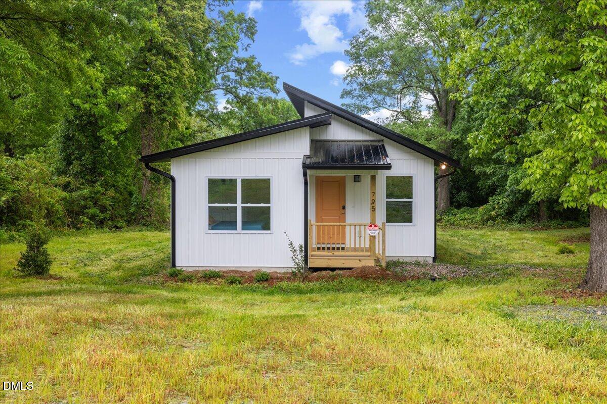 795 Lakeside Avenue