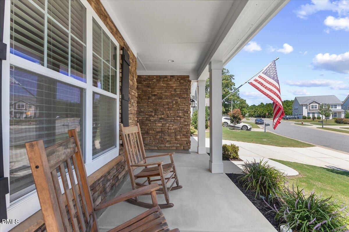 819 Lake Artesia Lane