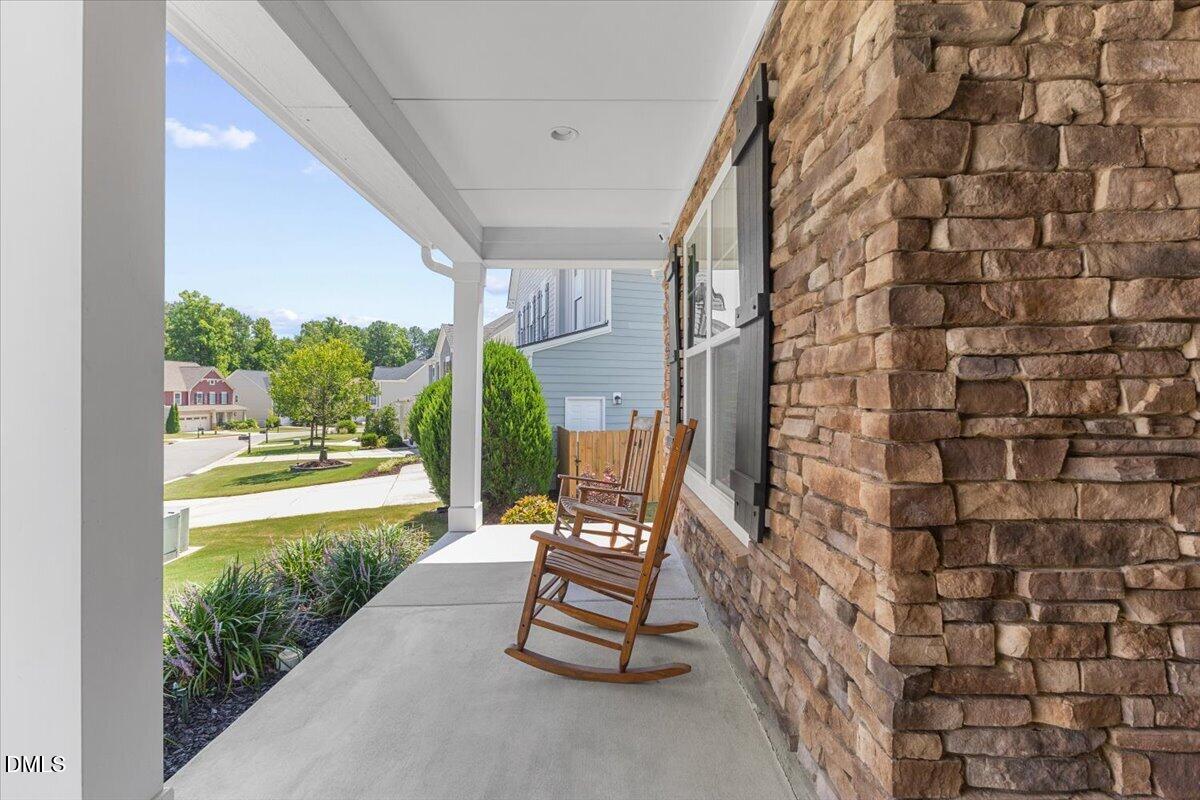 819 Lake Artesia Lane