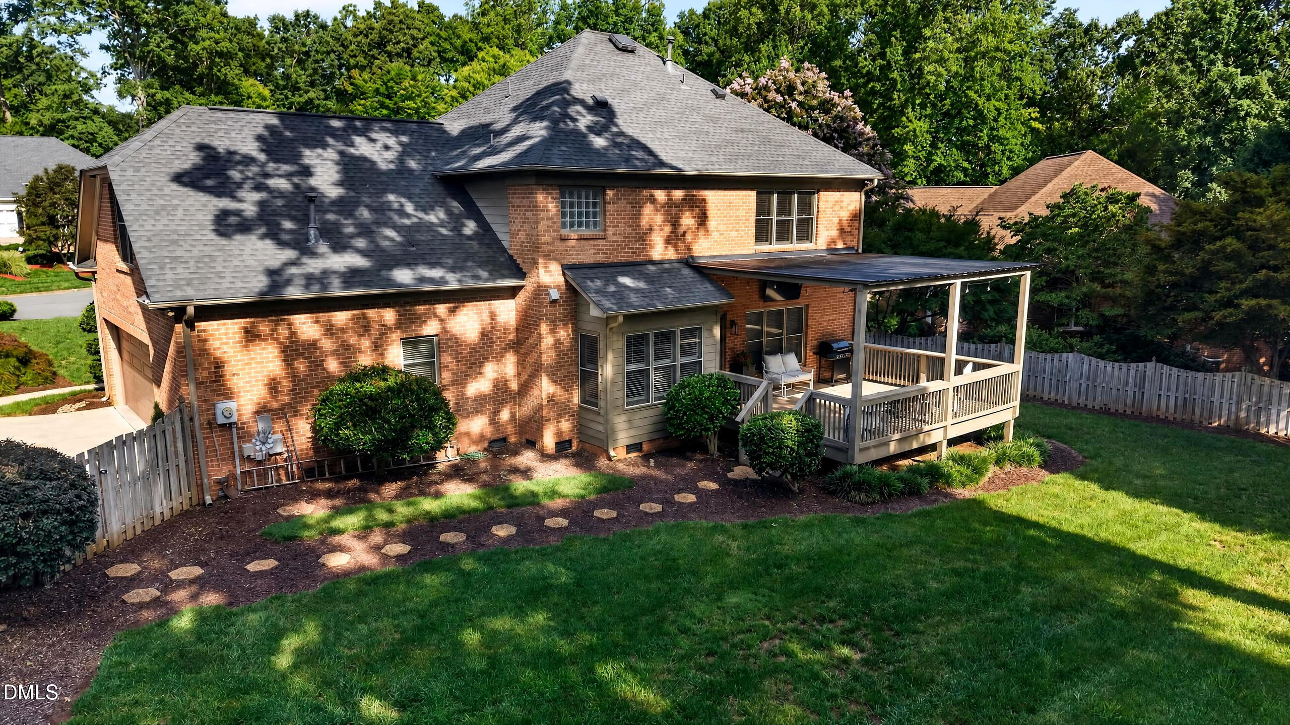 704 Glendevon Court N