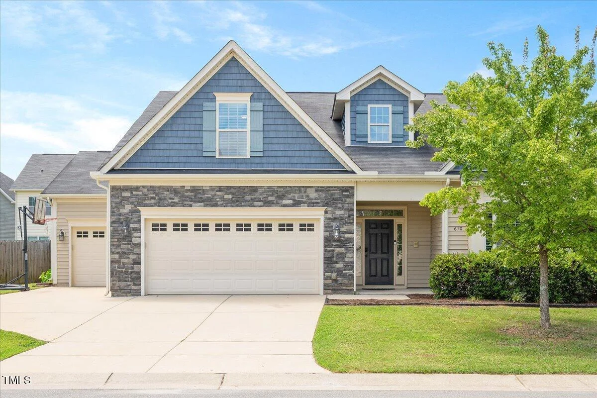 610 Silk Tree Trce