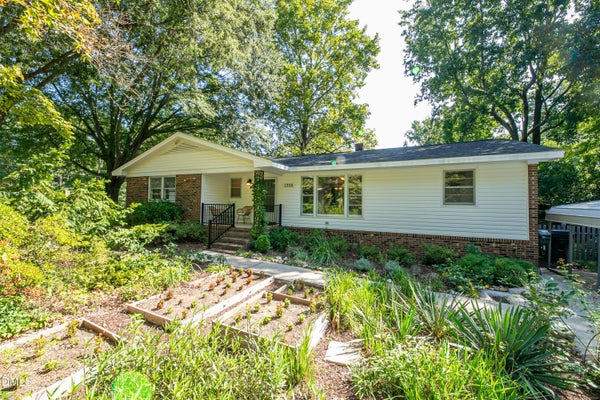 1308 AZALEA DR, RALEIGH, NC 27607 - Image 7bb2eee4e3ee3846b66689d24d4f809a/3829380736