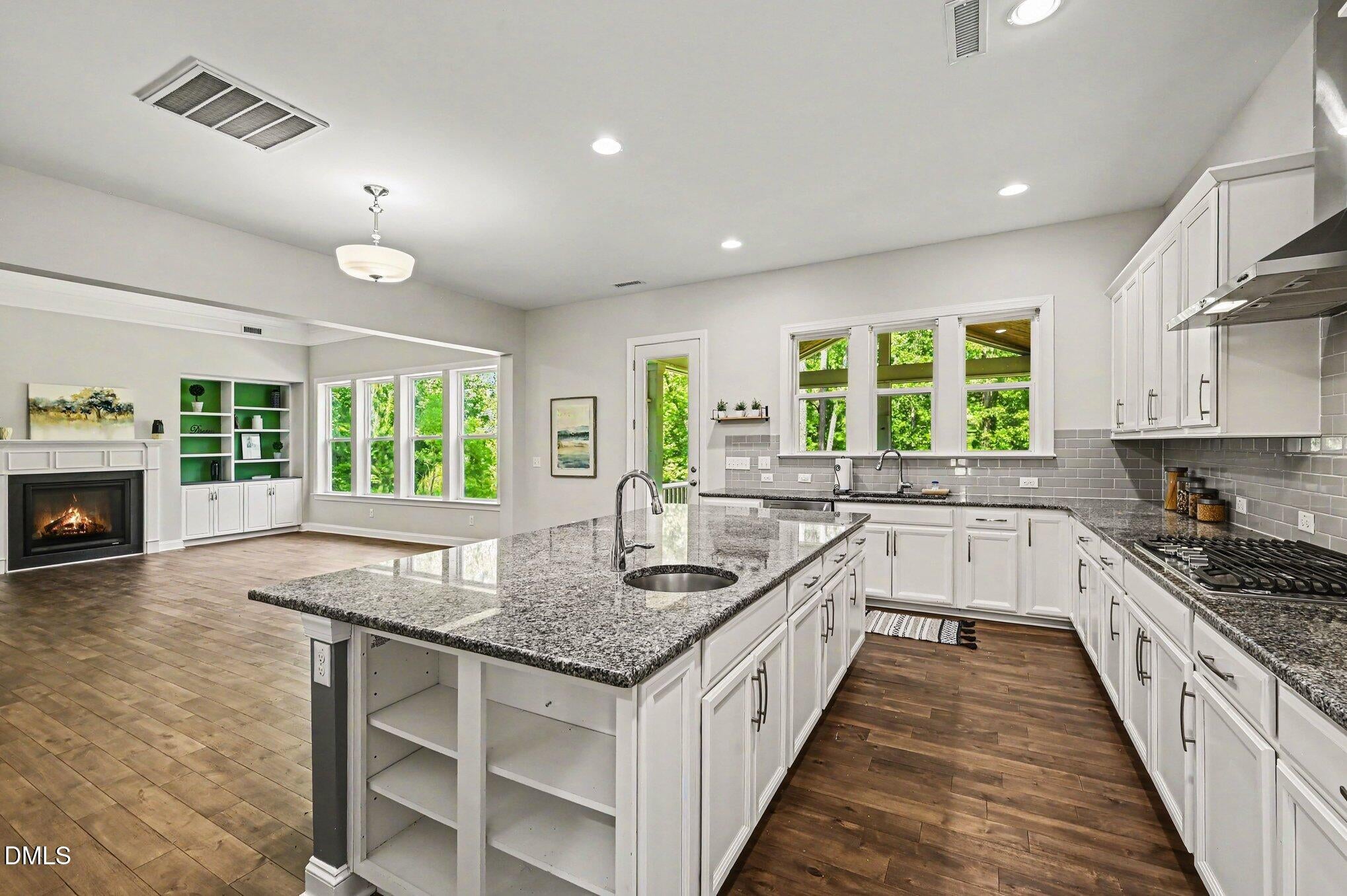 724 Peninsula Forest Place