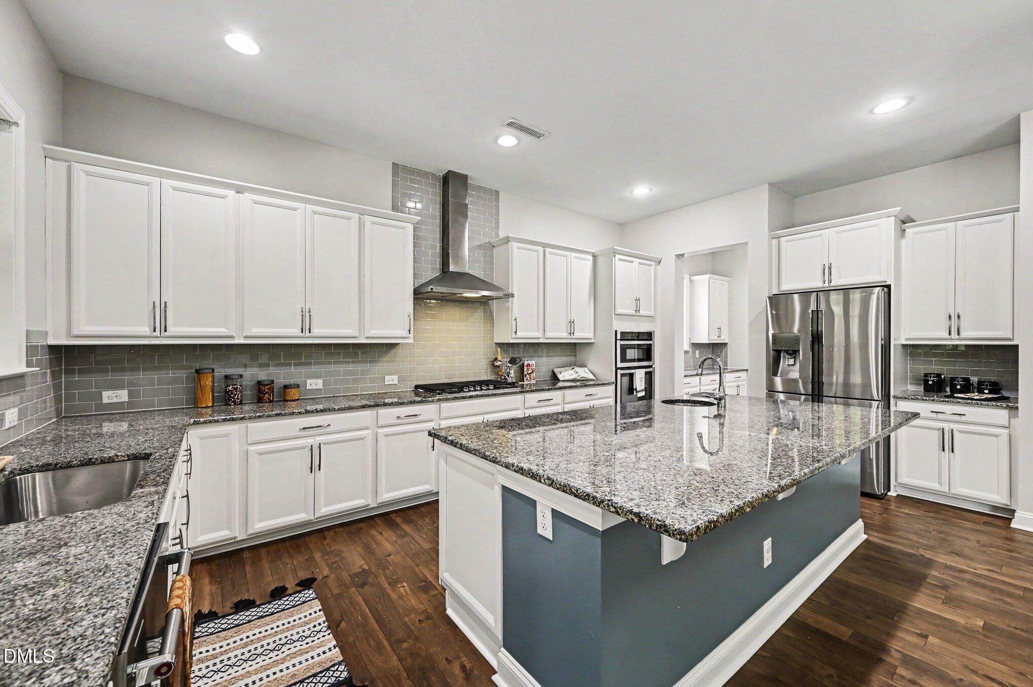 724 Peninsula Forest Place